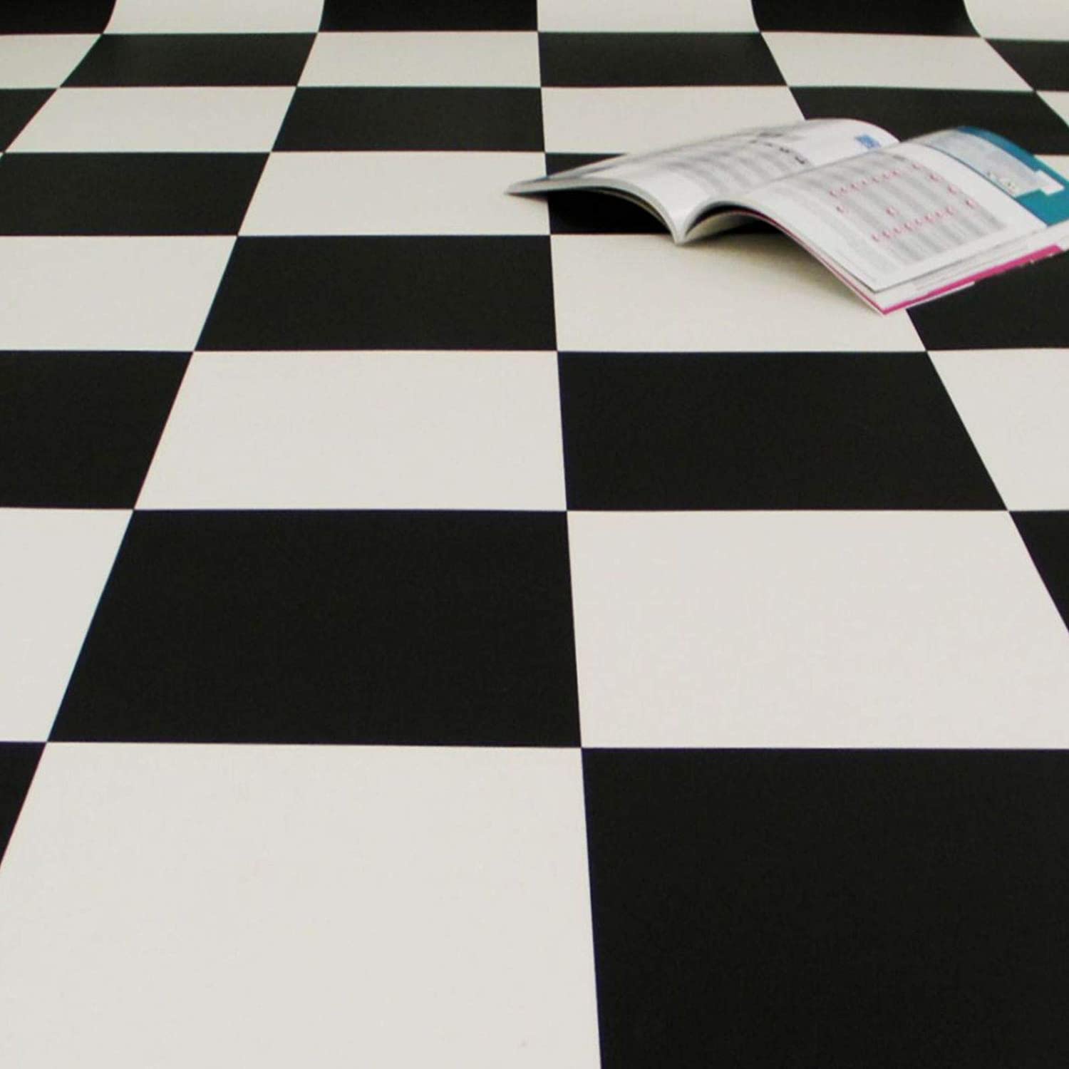 PVC Boden mit schwarzen und weißen Fliesen in den Maßen 25 x 25 cm